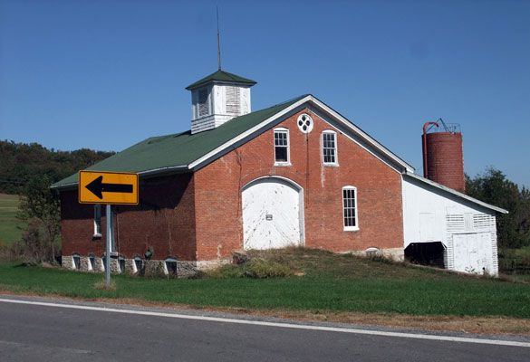 DL18 - Brick Barn - Antebellum Residence - Southwest of Louisiana, Missouri, USA